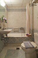 Artemis Hotel