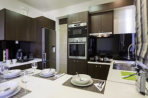 Rhodes Central Suite