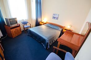 7 Days Hotel Kiev
