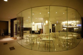 River Hotel