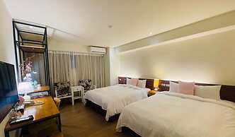 River Hotel