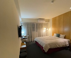 River Hotel