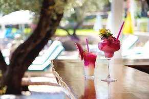 Blanca Beach Hotel