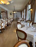 Village Hotel Lucia
