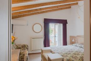 Village Hotel Lucia