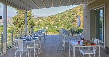 Siké Holiday Home