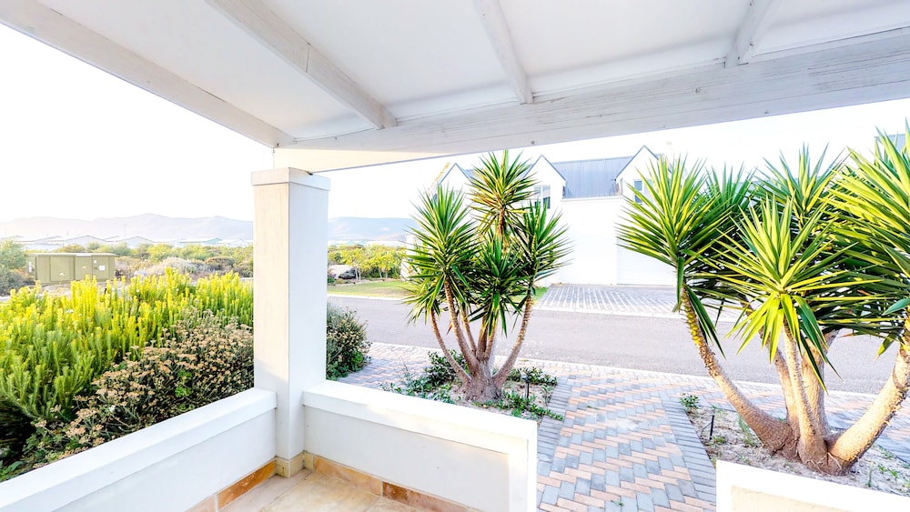 Hermanus Longboat Sea Cottage