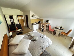 Apartments Lira