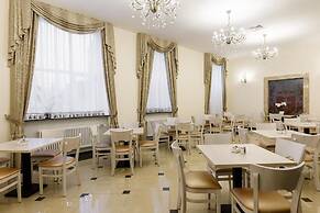 Beloe Derevo Hotel