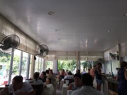 Elis Beach Hotel