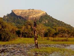 Sigiriya Vee Guest