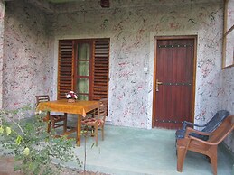 Sigiriya Vee Guest