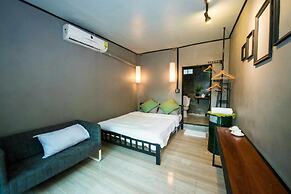 OYO 695 My Hostel