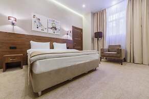 Riverside Hotel