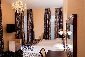 Sapphire Hotel