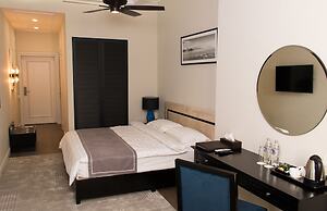 Madison Hotel