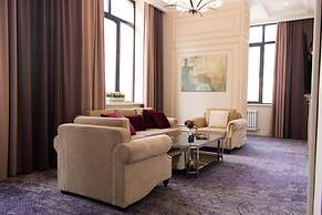 Madison Hotel