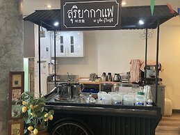 Boutique Poo-Yai Lee