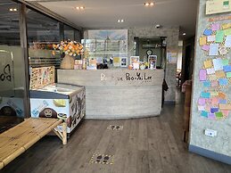 Boutique Poo-Yai Lee