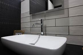 SEKAI HOTEL Tsuki