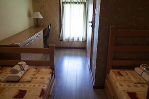 San Art Floating Hostel&Apartments