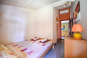 San Art Floating Hostel&Apartments