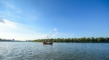 San Art Floating Hostel&Apartments
