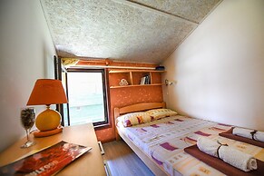 San Art Floating Hostel&Apartments