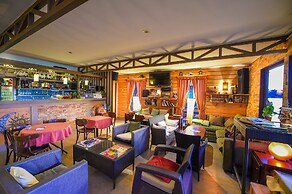 San Art Floating Hostel&Apartments
