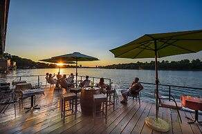 San Art Floating Hostel&Apartments