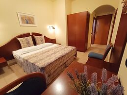 Villa Isabella Hotel & Residence