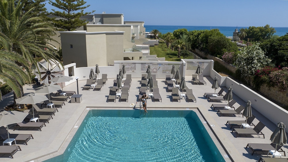 Vantaris Luxury Beach Resort
