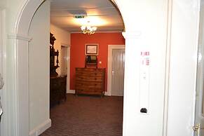 Oak Tree Inn