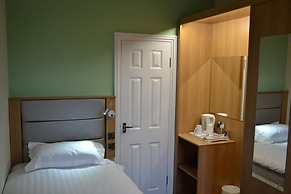 Oak Tree Inn