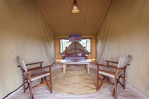 Gnu Mara River Camp