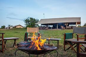 Gnu Mara River Camp