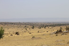 Gnu Mara River Camp