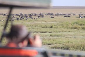 Gnu Mara River Camp