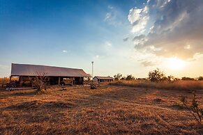 Gnu Mara River Camp
