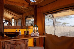 Gnu Mara River Camp