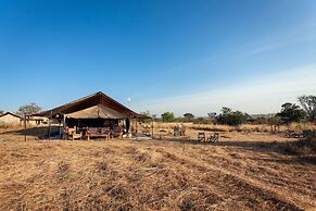 Gnu Mara River Camp