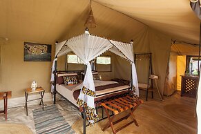 Gnu Mara River Camp