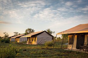 Gnu Mara River Camp