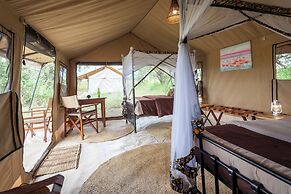 Gnu Mara River Camp