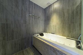 Guri Galmae Indi Present Hotel