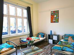 Hostel 199