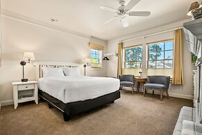 Saratoga Inn