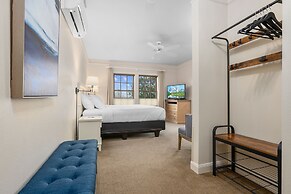 Saratoga Inn