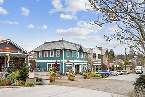 Saratoga Inn