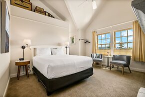 Saratoga Inn